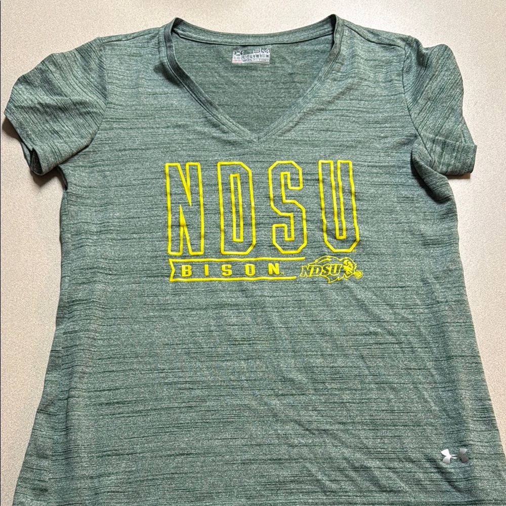 Under Armour Women's Heathered Green NDSU Bison Tee